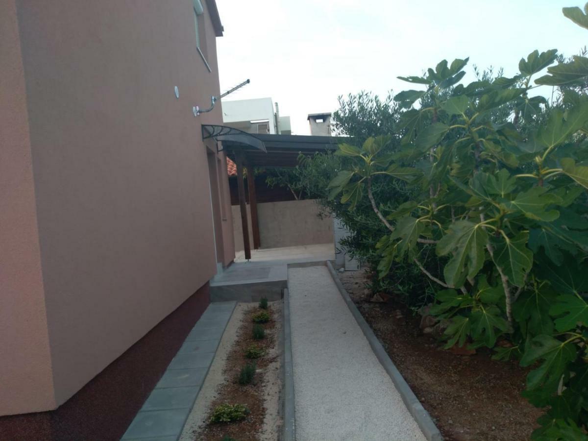 Tomek Apartment Vir Exterior foto