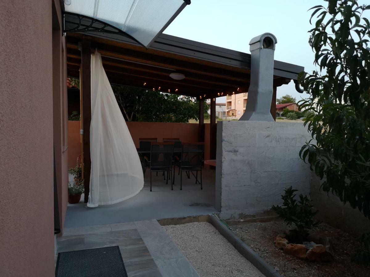 Tomek Apartment Vir Exterior foto